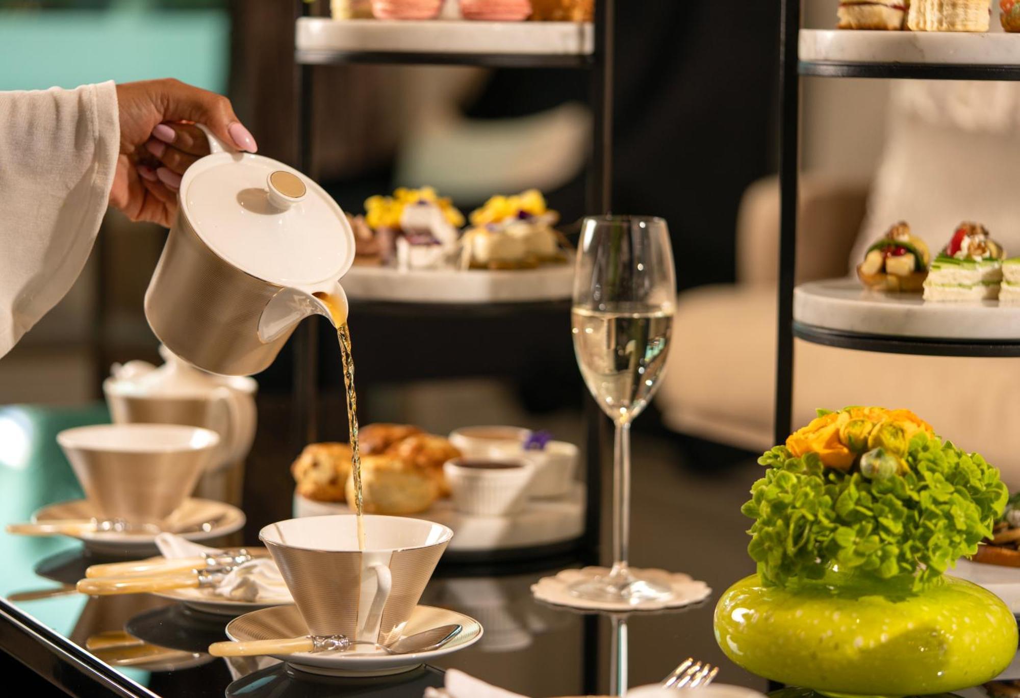 Fairmont Riyadh Bagian luar foto Afternoon tea at the Fairmont, Dubai