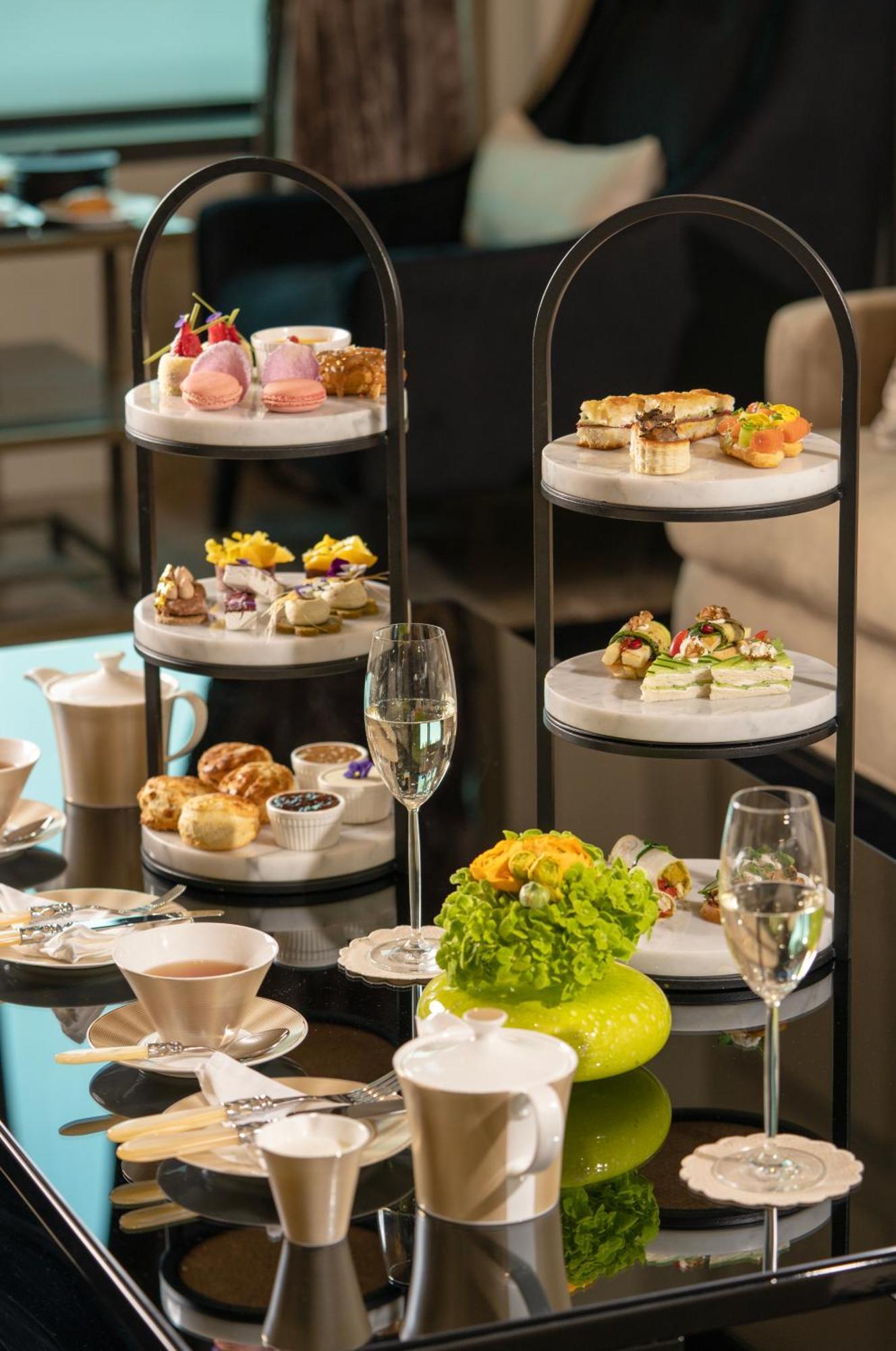 Fairmont Riyadh Bagian luar foto Afternoon tea at the Mandarin Oriental, Munich