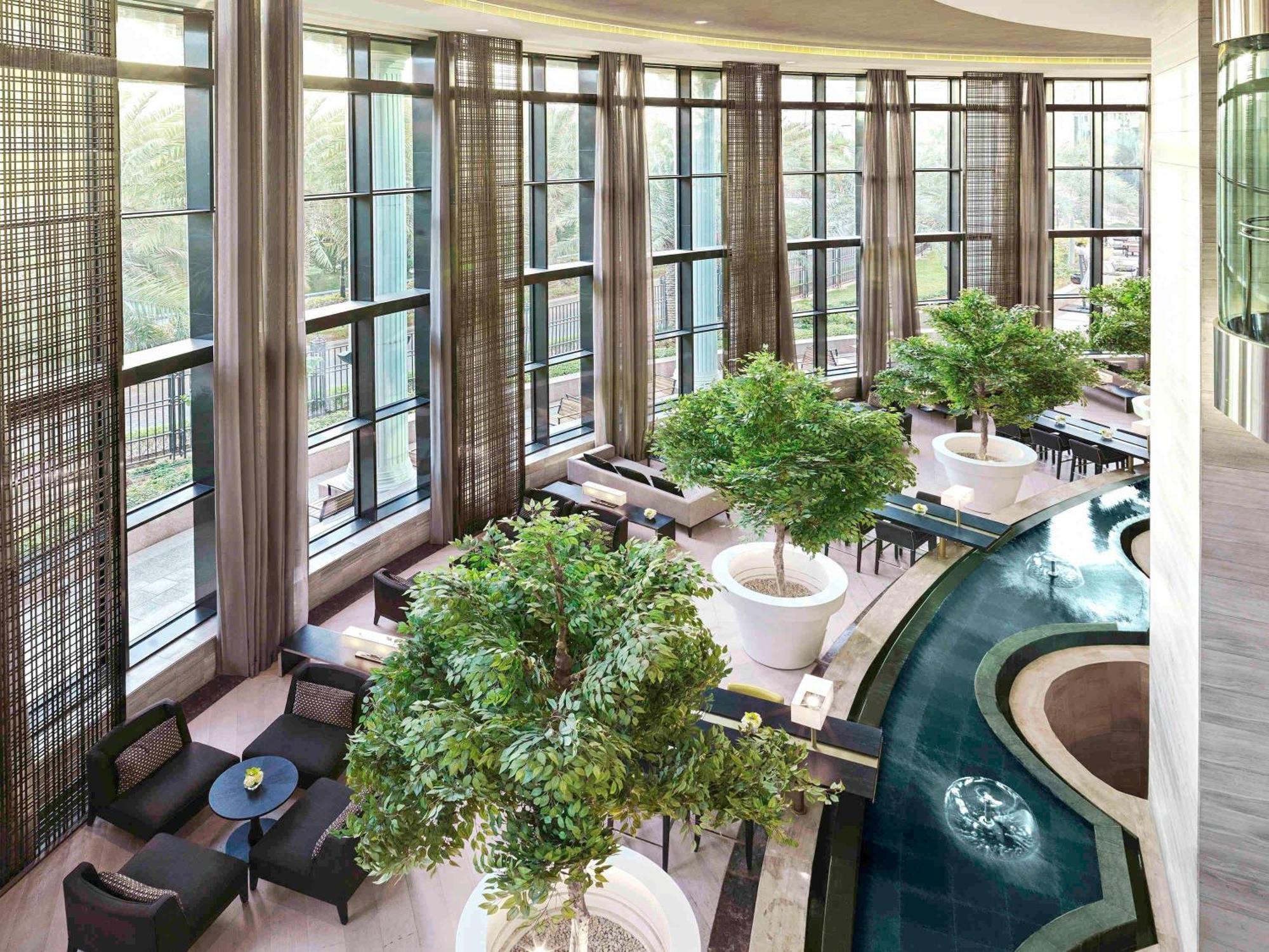 Fairmont Riyadh Bagian luar foto The interior of the hotel