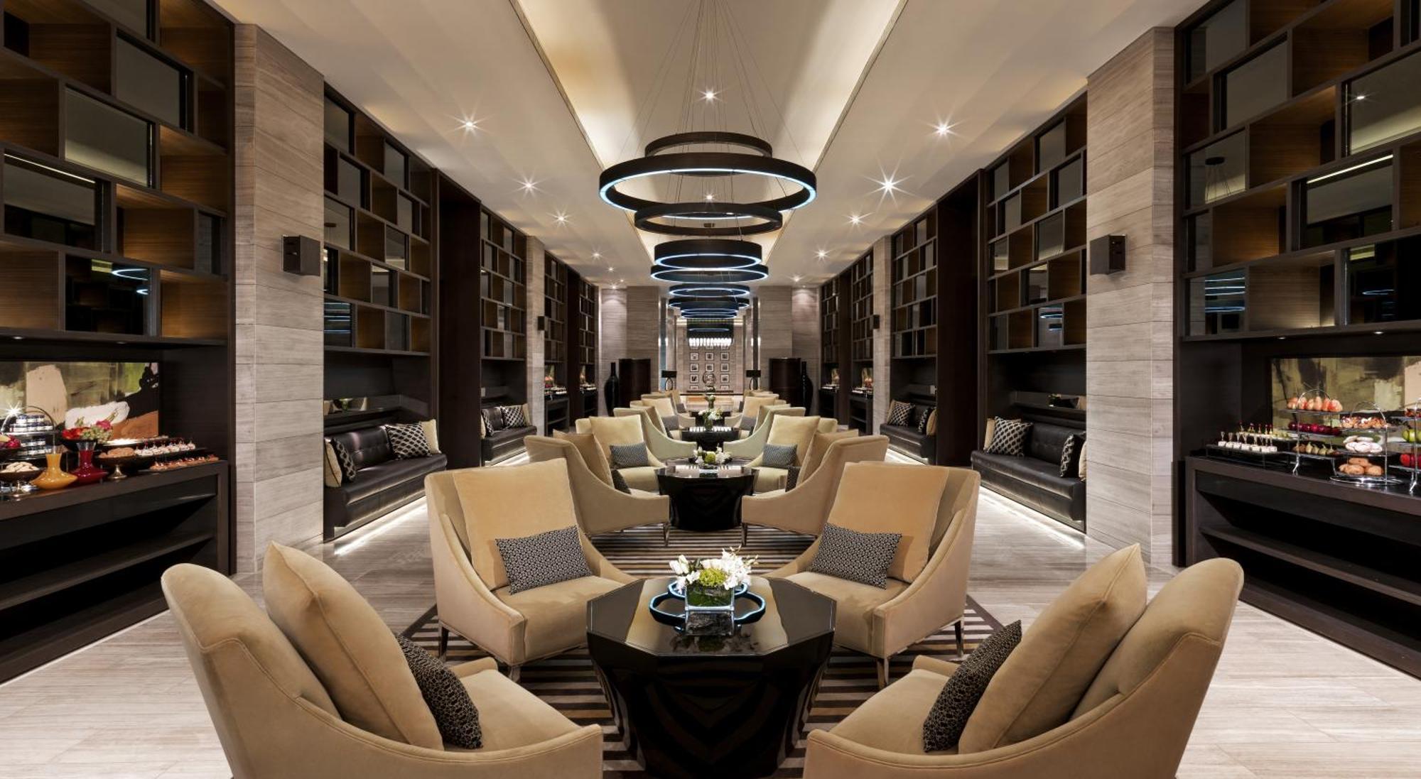 Fairmont Riyadh Bagian luar foto The Lounge at the airport