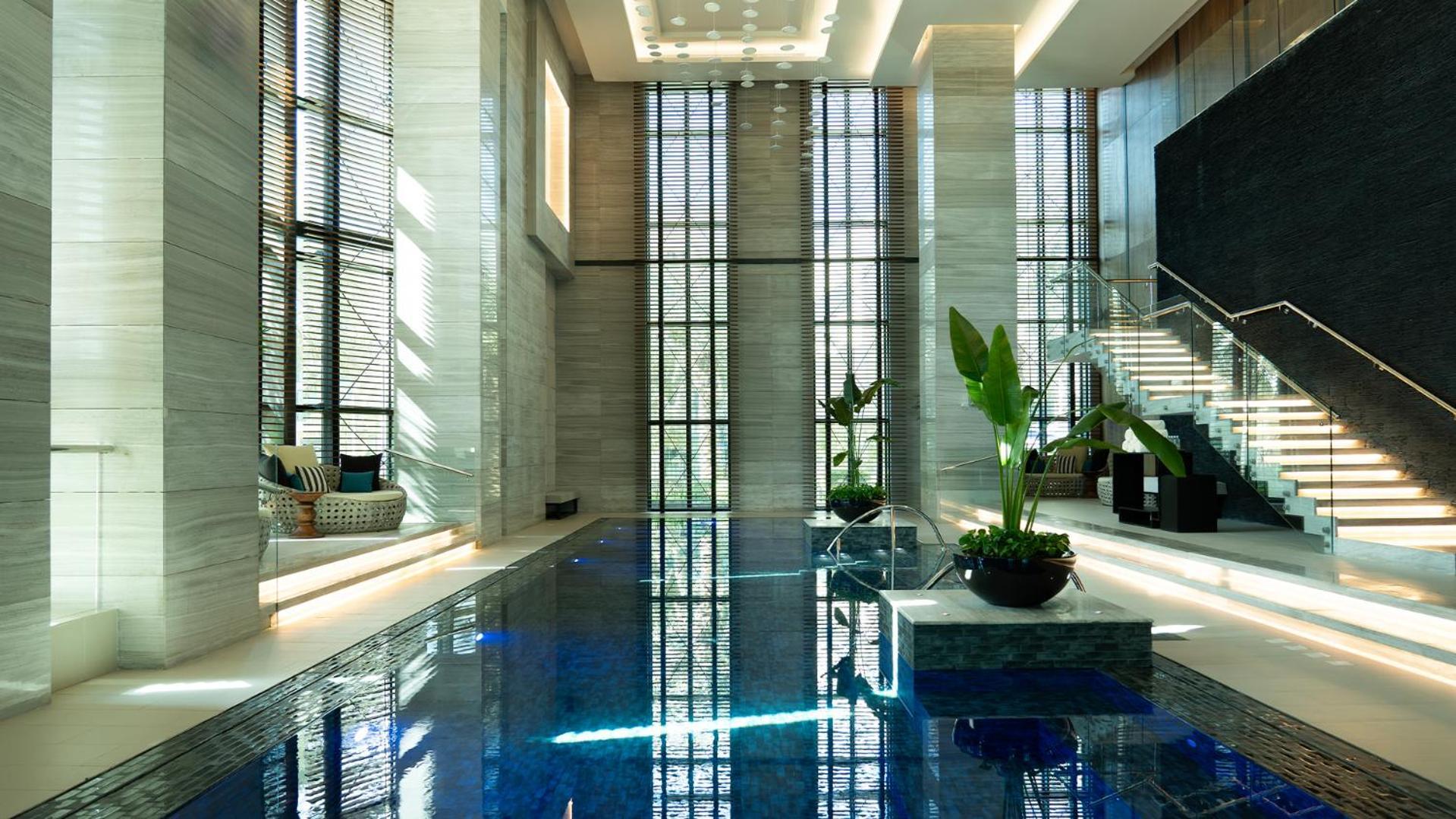 Fairmont Riyadh Bagian luar foto The swimming pool at the 101 Park Place