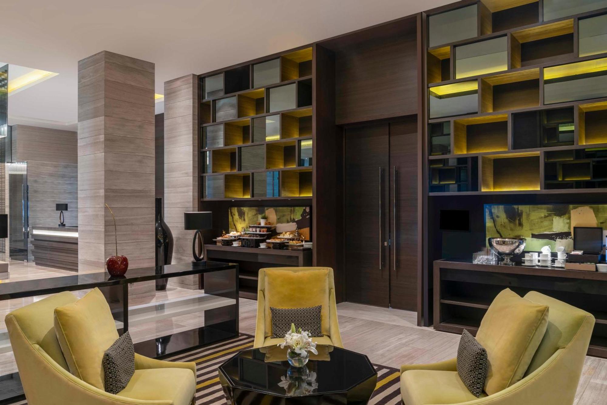 Fairmont Riyadh Bagian luar foto The Executive Lounge at the hotel