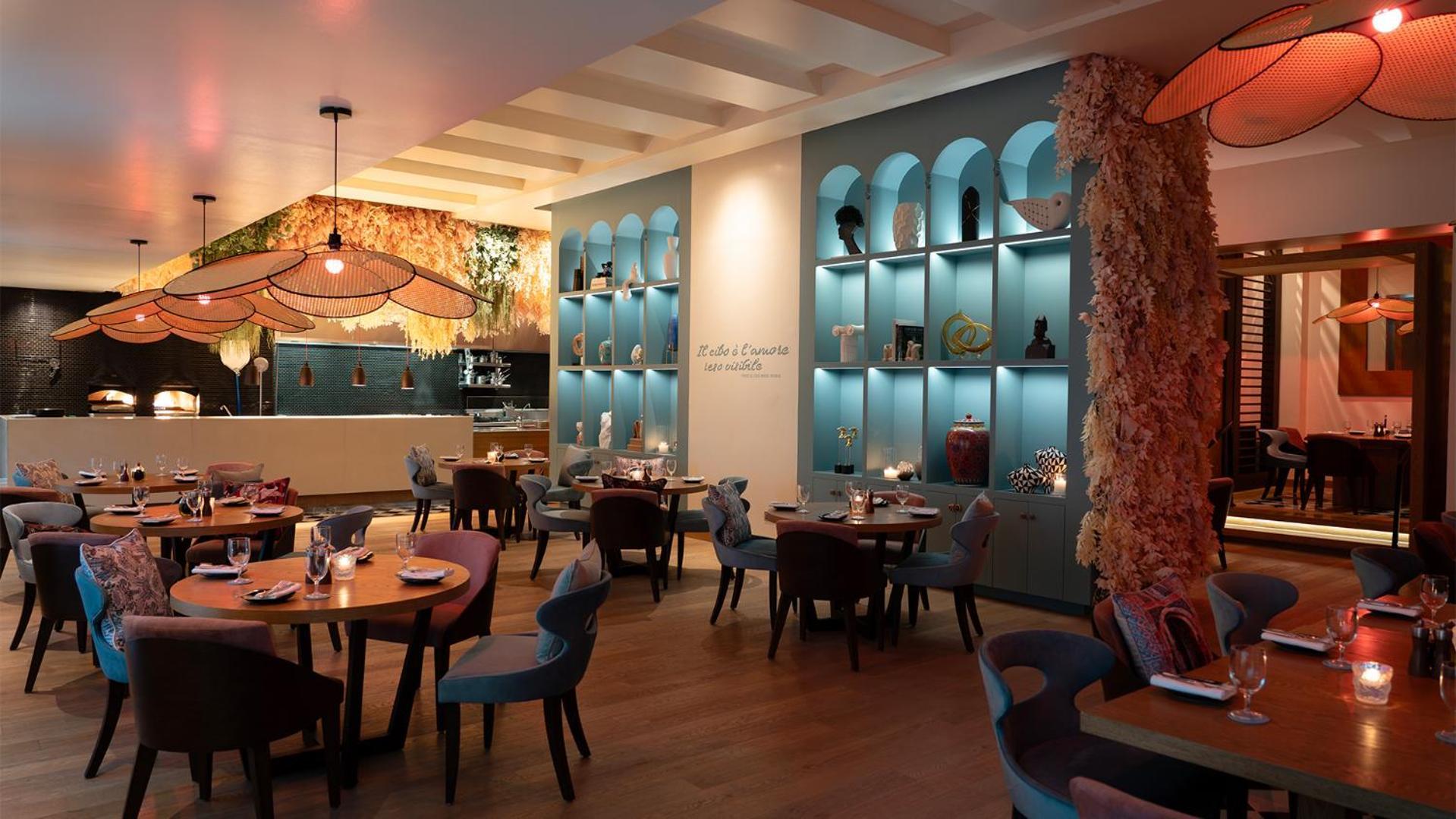 Fairmont Riyadh Bagian luar foto Interior of the restaurant